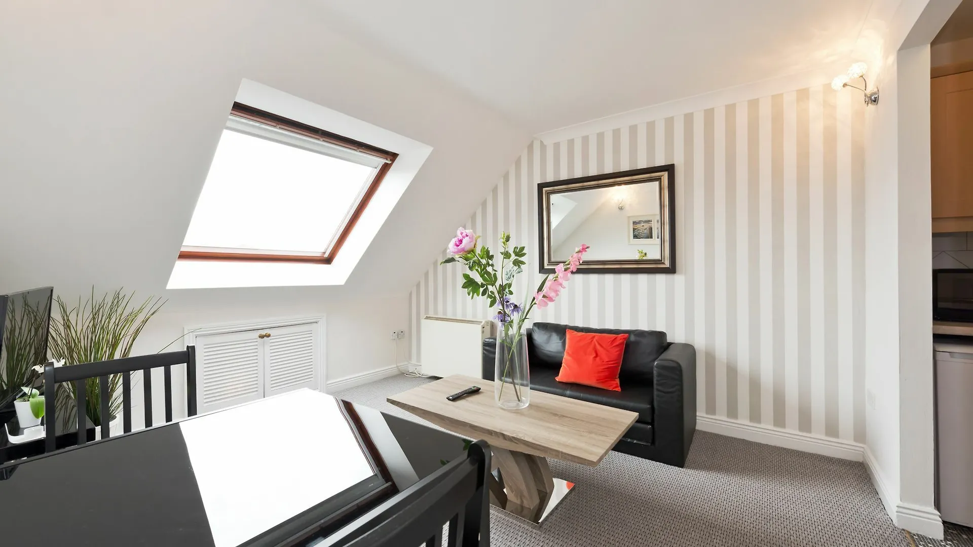 Dublin Castle Area Apartment contacts