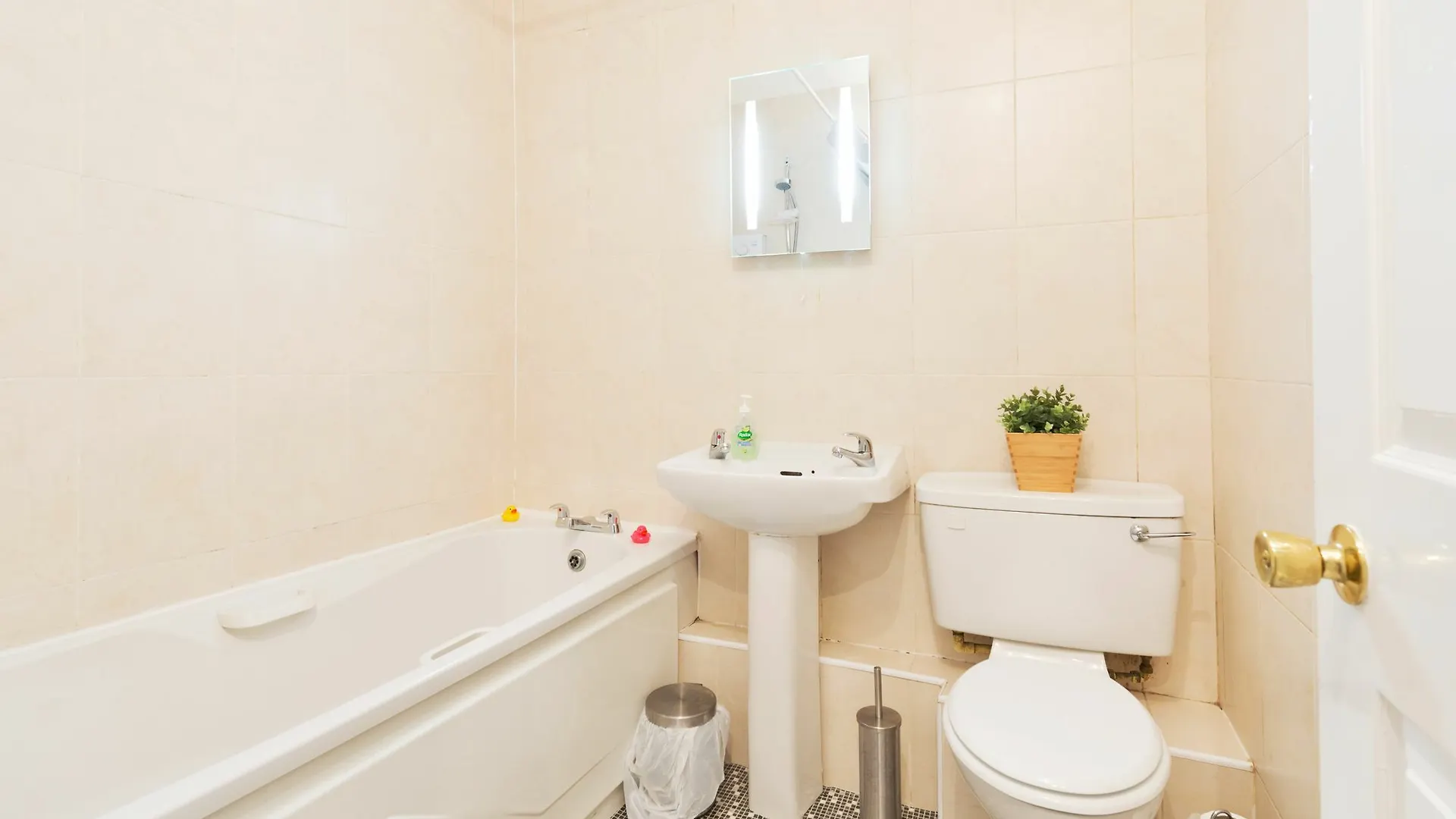 Dublin Castle Area Apartment 0*,  Ireland